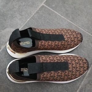 Michael Kors MK Women Bodie Mesh Brown Slip-On Sneakers Logo Tape Signature 6M